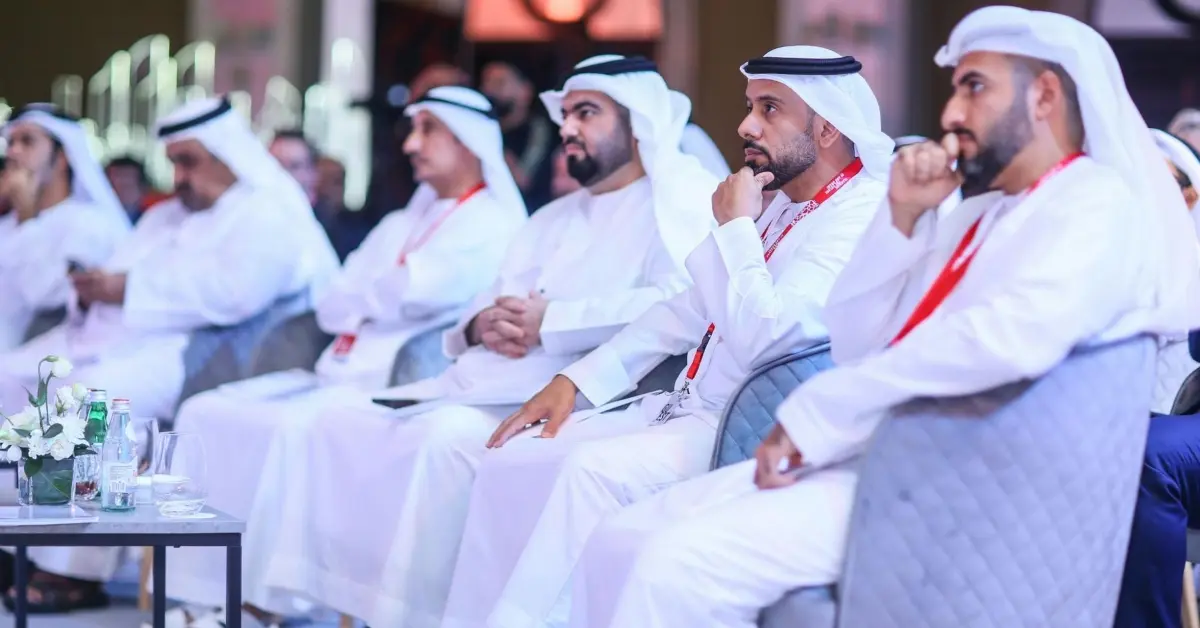 صورة لرجال إماراتيين