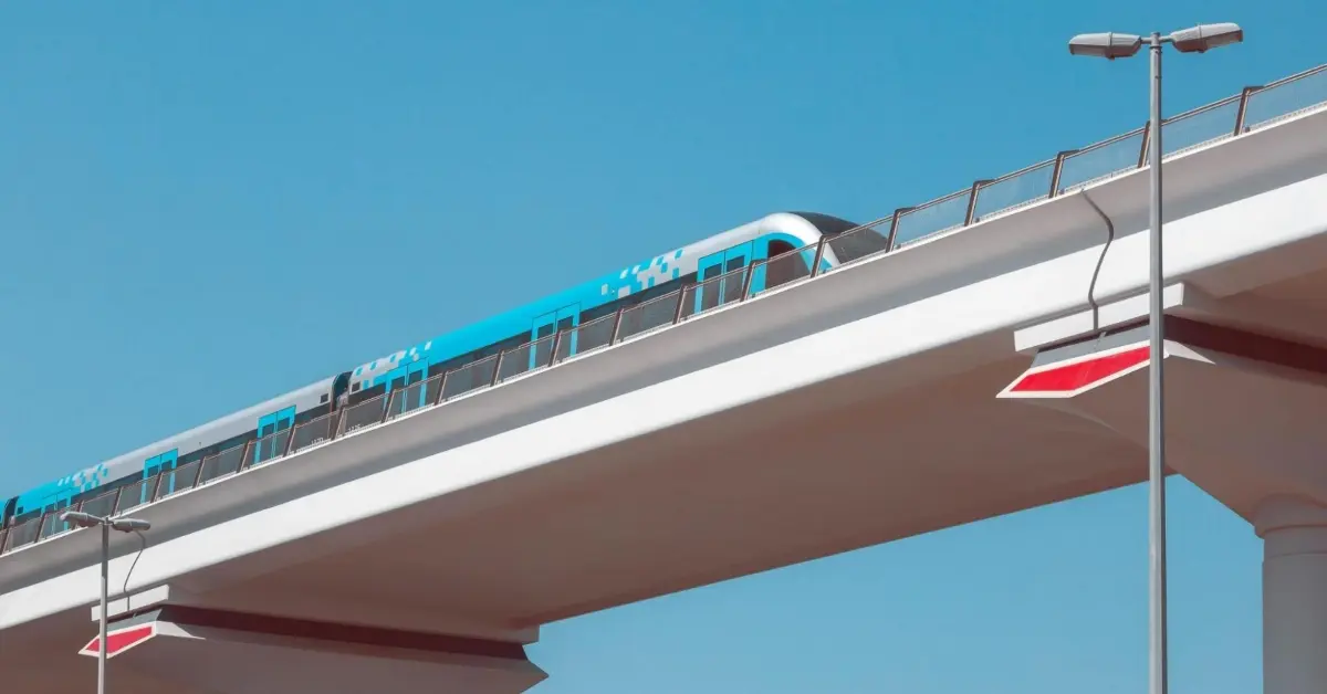 صورة لقطار من مواصلات دبي