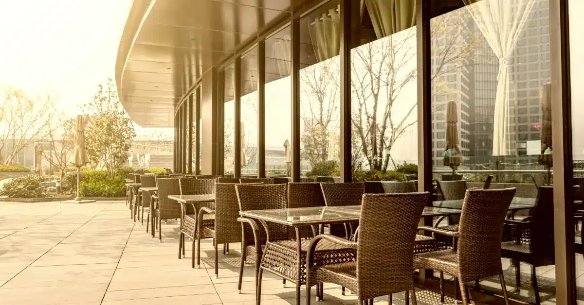 عشاء عائلي شتوي هادئ بإطلالة مباشرة على نافورة دبي