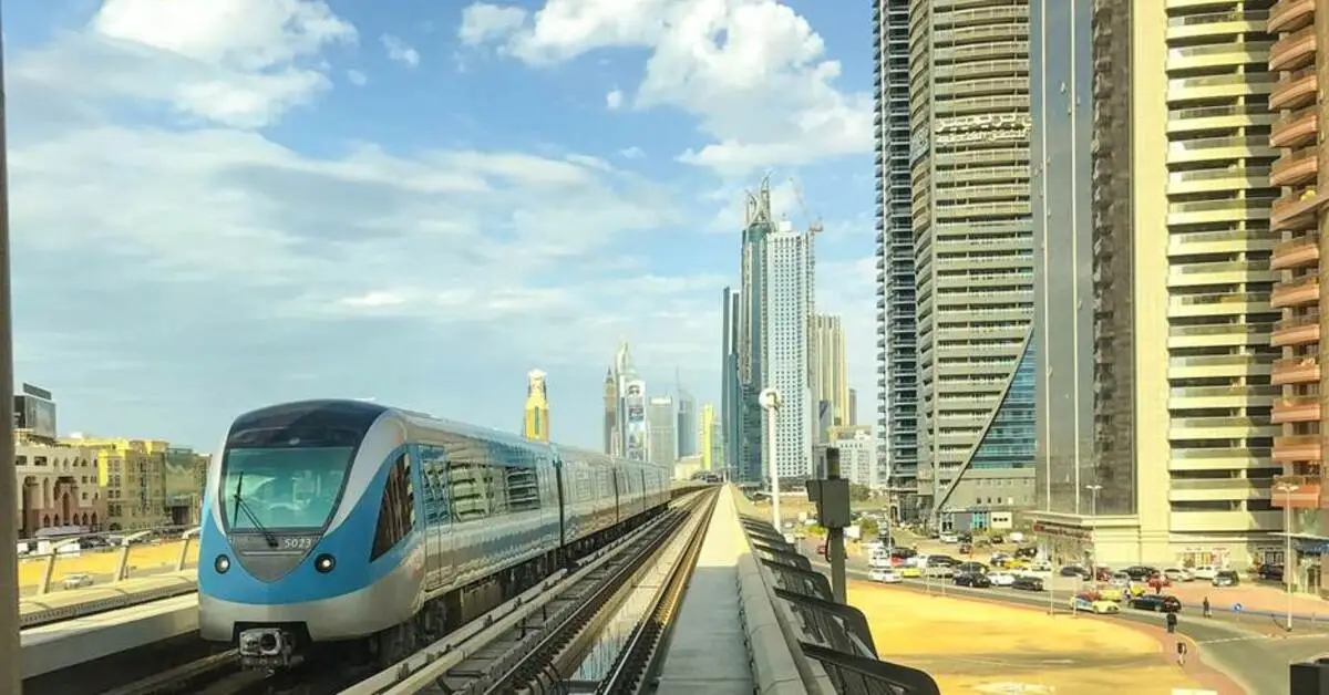 A Dubai metro coming to a halt at a station