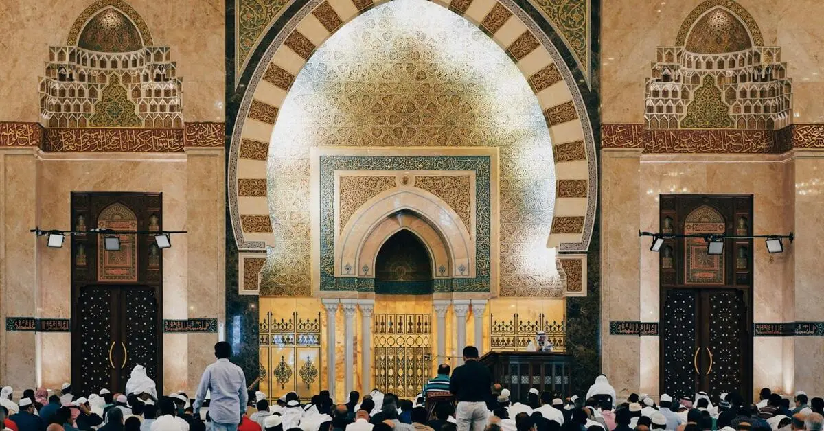 Men praying inside a masjid during designated prayer times