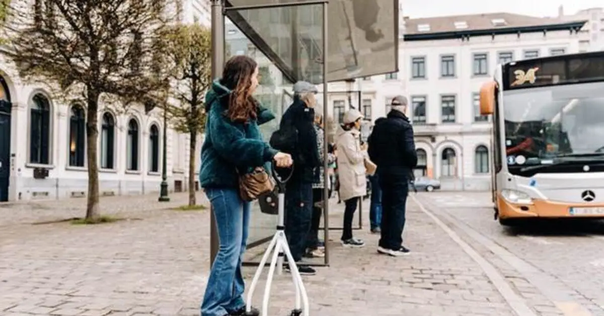 The X28 bus arriving in a bus stop in Dubai