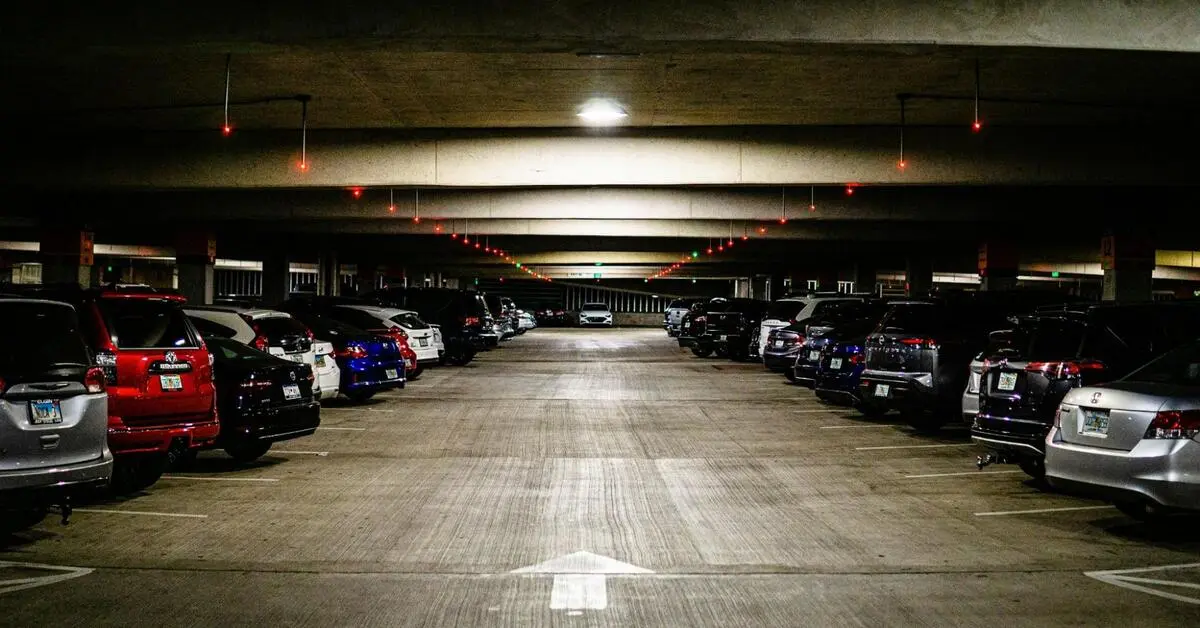 A parking lot full of cars