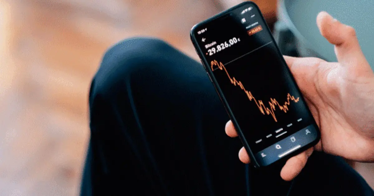 A person checking the best trading app in the UAE