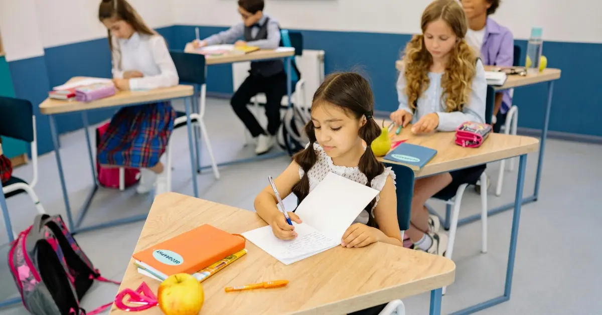 أطفال أثناء الحصة الدراسية