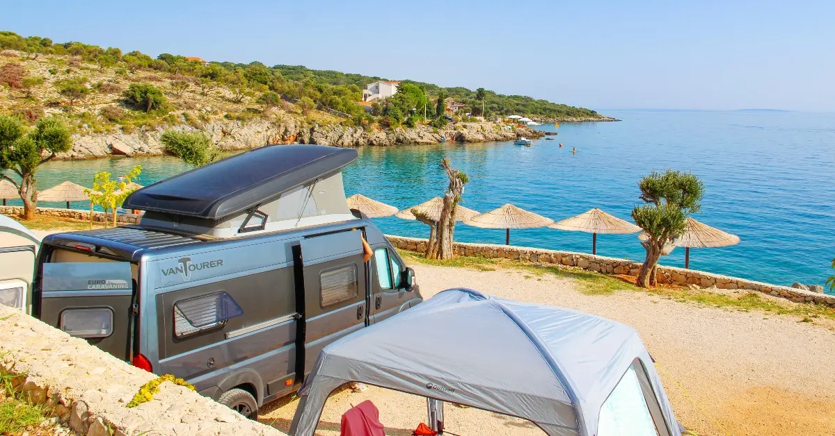 صورة توضح أجواء كرفانات الزوراء عجمان