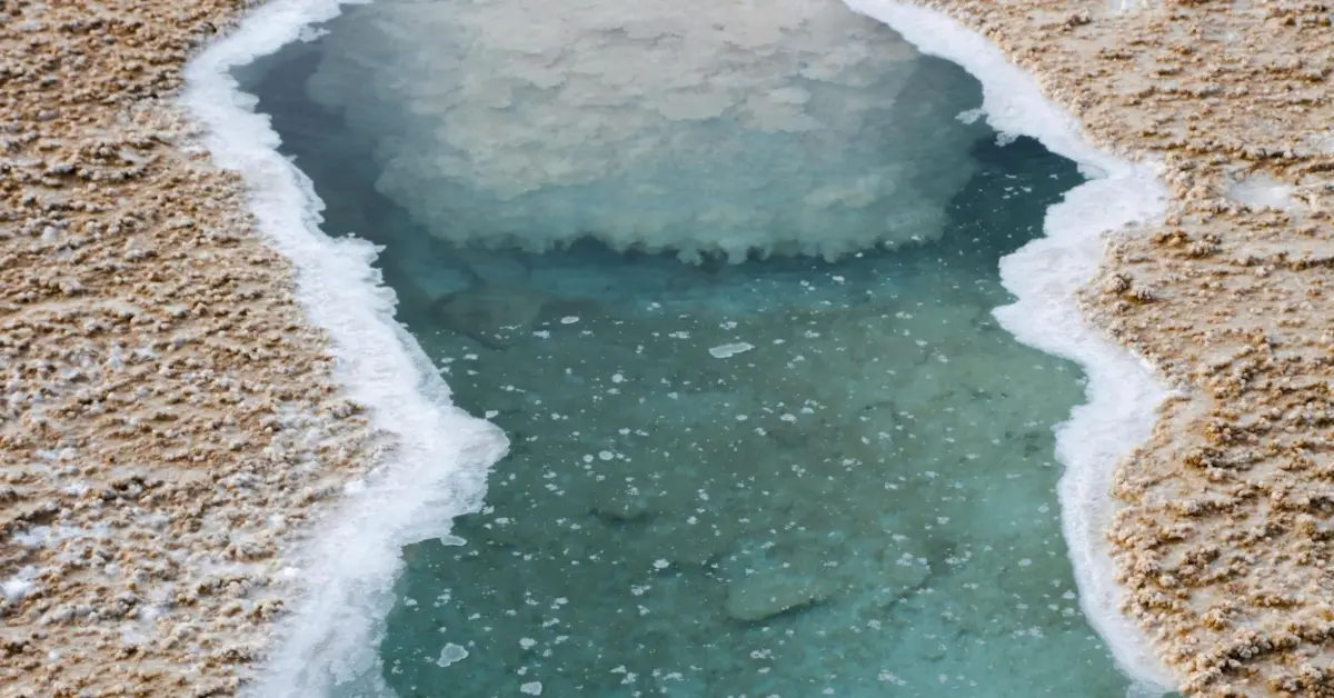 صورة لبحيرة الملح