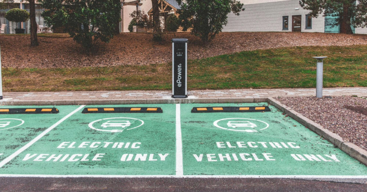 Electric vehicle charging station