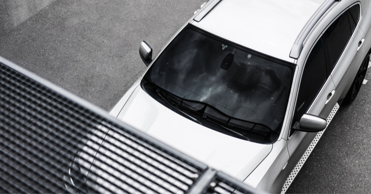 A car pulling into the JBR parking