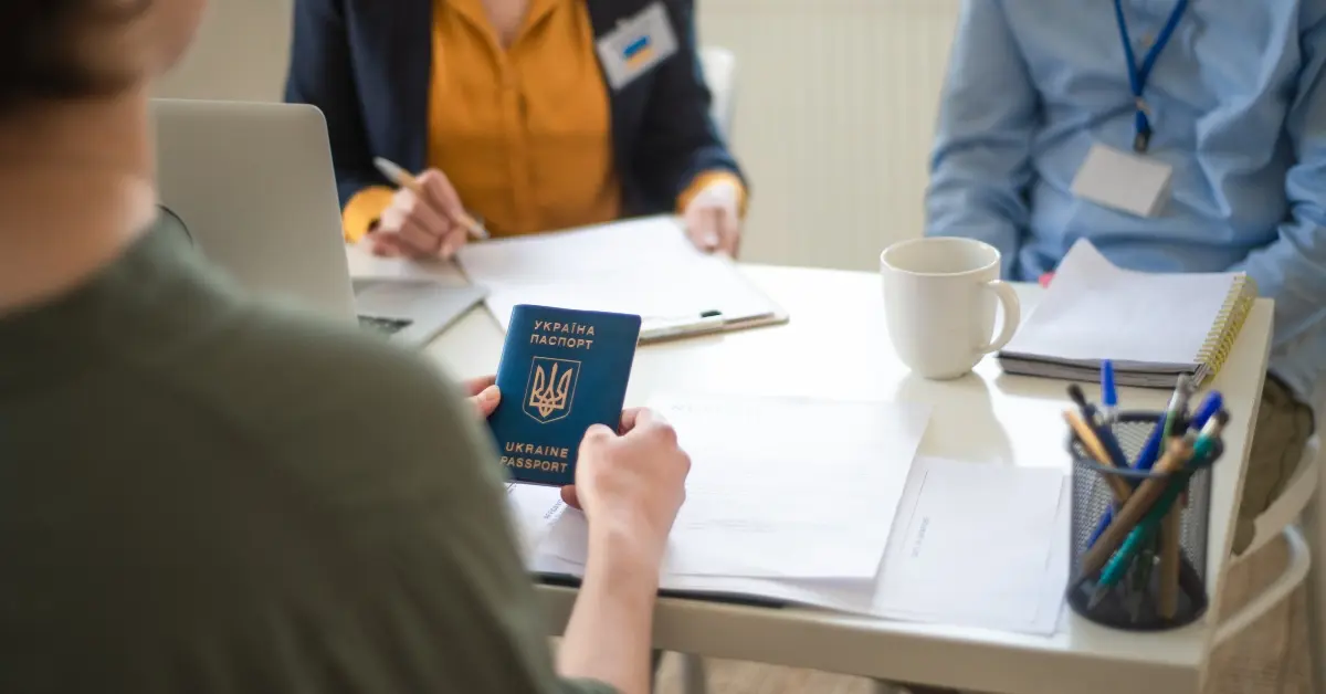 صورة توضح الأوراق المطلوبة عند تجديد الإقامة في دبي