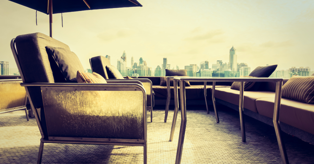 Caf&eacute; in a skyscraper in Dubai