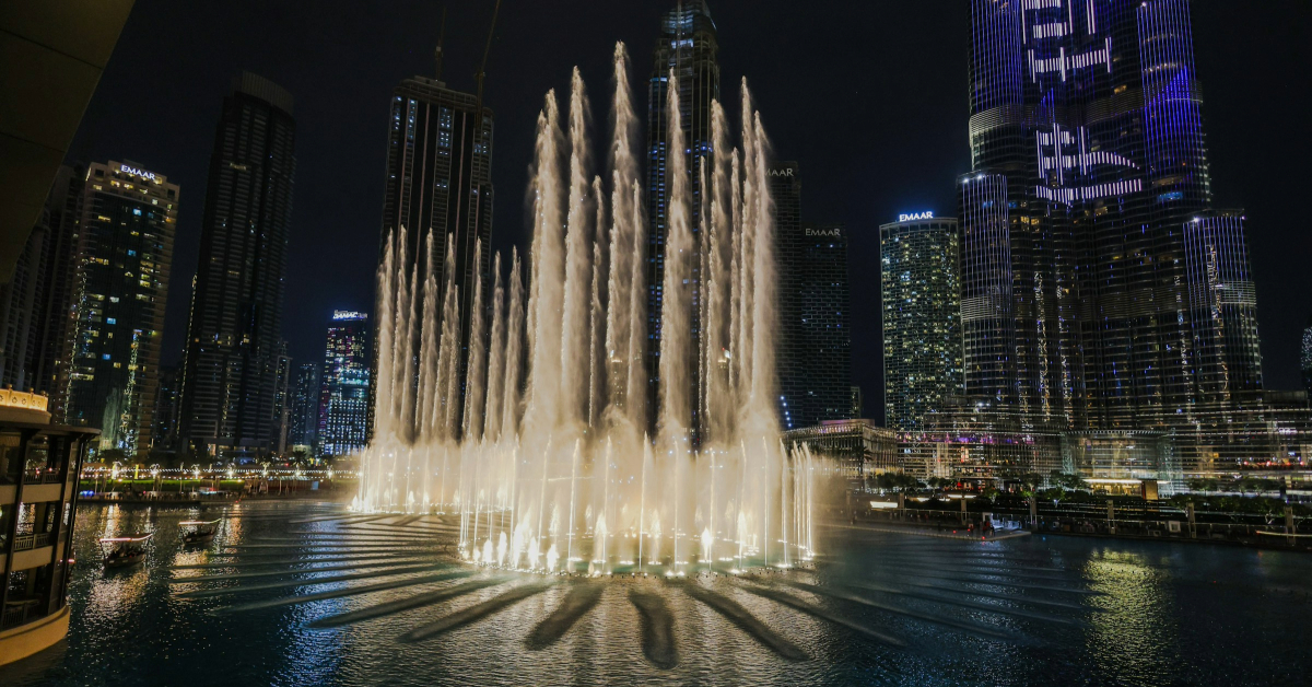 Dancing fountains in Dubai at night time