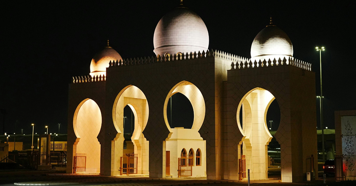 An illuminated mosque at night in Abu Dhabi
