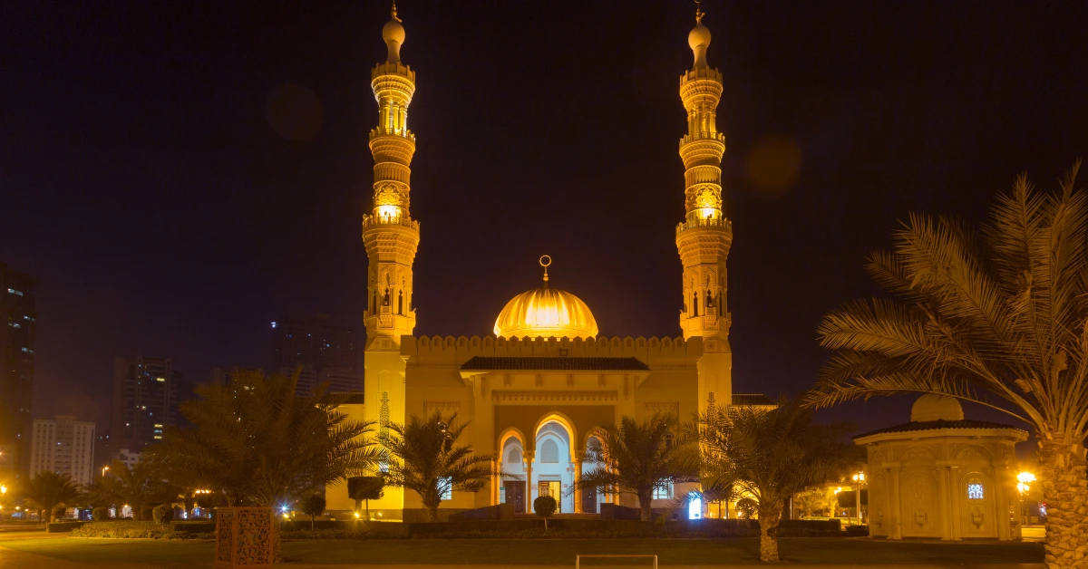 صورة توضح اختلاف مواقيت الصلاة في دبي مايو 2026