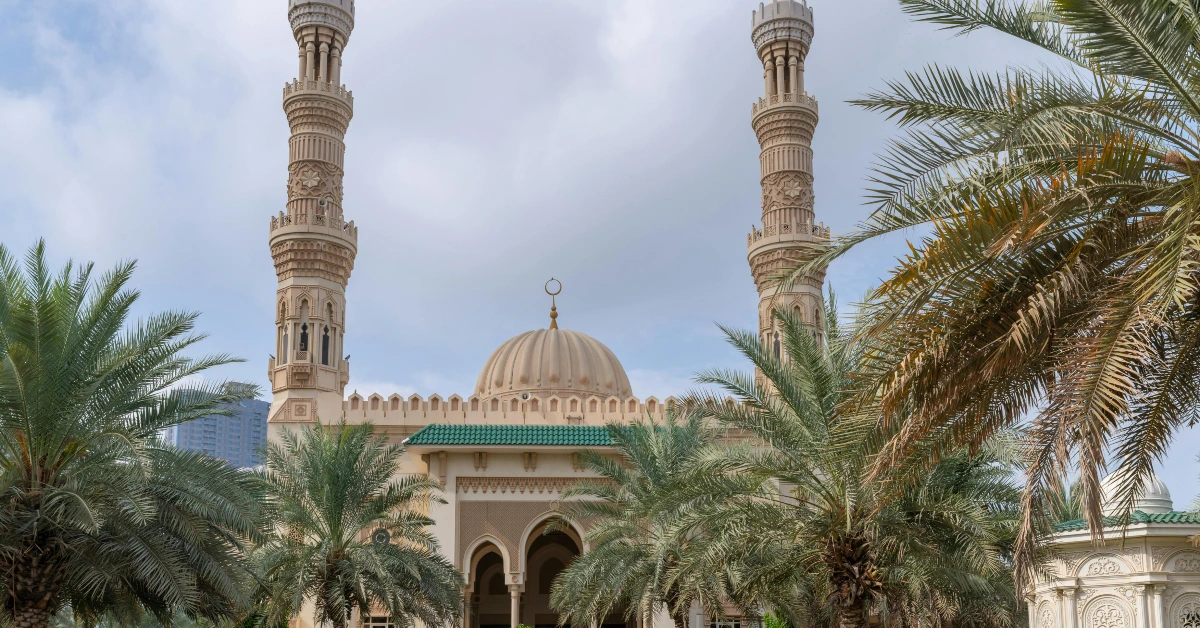 صورة توضح تغير مواقيت الصلاة في دبي في شهر مايو 2026