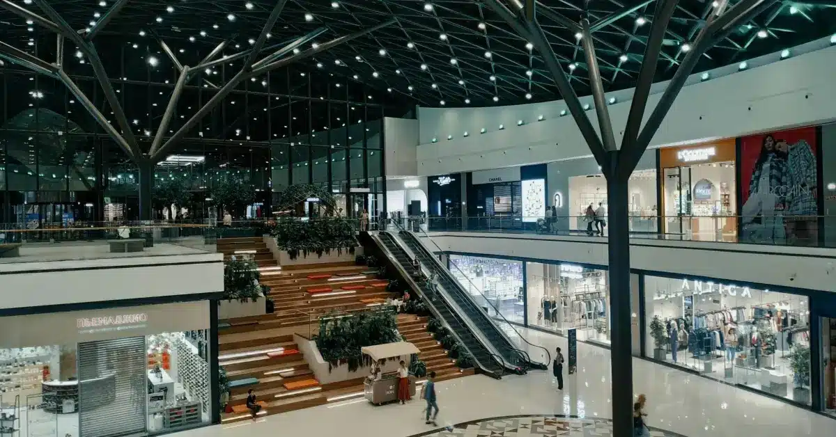 لقطة داخلية لأحد طوابق المقطع مول