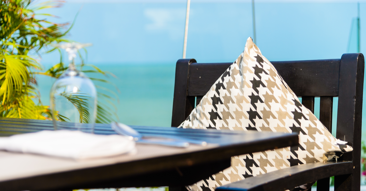 Beachfront dining at Al Marjan Island restaurants