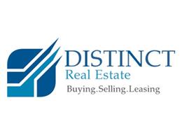 Distinct Real Estate Broker Image