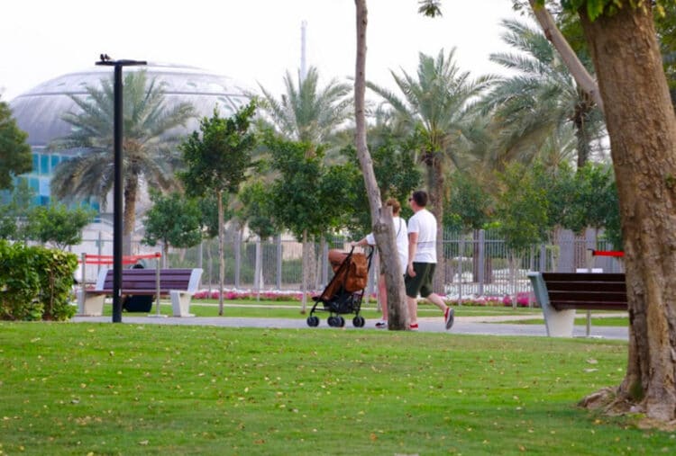 يشمل بر دبي المجتمعات الفرعية مثل المنخول ، عود ميثاء ، الفهيدي ، الجداف ، زعبيل.