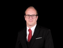 العميل Jonathan Oakes