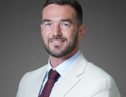 العميل Roger  Scullion