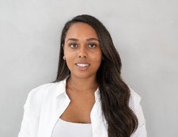 العميل Jasmine Blades