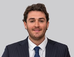 العميل Richard  Knaggs