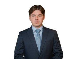 العميل Elliot Evans