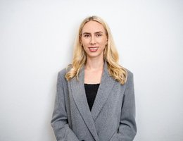 العميل Charlotte Condon