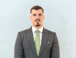 العميل Michael  Platt