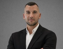 العميل Milan Ugrik