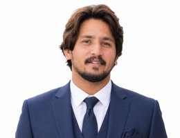 العميل Muhammad Adil
