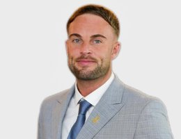 العميل Jake Grainger