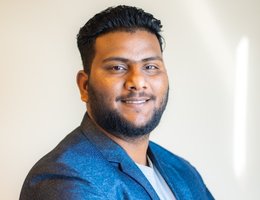 العميل Adeel Arif