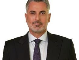 العميل James  khoury