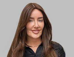 العميل Gemma Lloyd