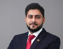 العميل Zaryab Maqbool