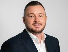 العميل Dean Parrett