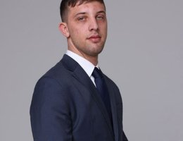 العميل Alex Contrino