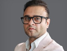 العميل Prateek  Gautam 