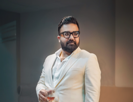 العميل Adeel Shahzad