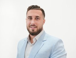 العميل Alex Fegan