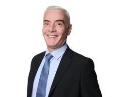 العميل Simon  Mackey