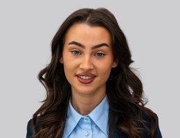 العميل Naomi Adlam