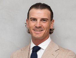 العميل Aaron Kavanagh