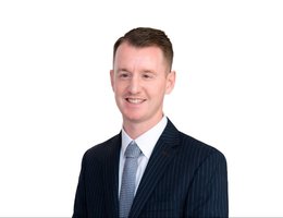 العميل Charlie Hackshall