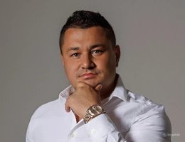 العميل Evgenii Bezhan