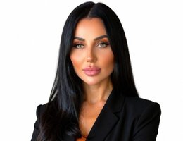 العميل Lamiya  Adilova
