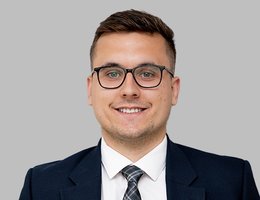 العميل Oliver  Ward