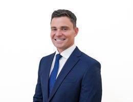 العميل Christopher Bowden